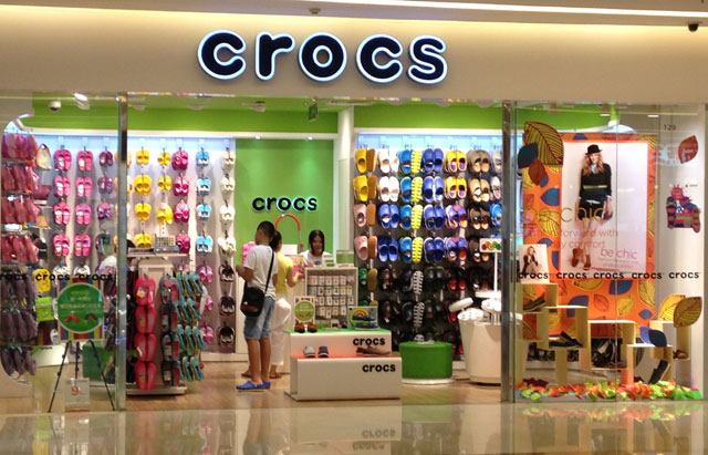 生彩噴繪簽約Crocs卡洛馳國際鞋業(yè),提供POP廣告噴繪方案