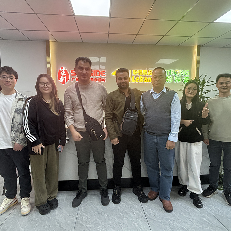 生彩廣告熱烈歡迎中東客戶Mohammed Bushofa 和 Jack 來訪驗(yàn)廠，共繪合作共贏新篇章