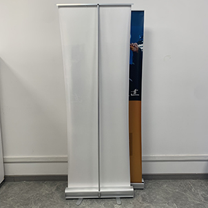 3000套高品質易拉寶正式出貨，彰顯制造實力與高效交付。